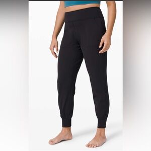 Lululemon Align Jogger 28"
Black Size 8
